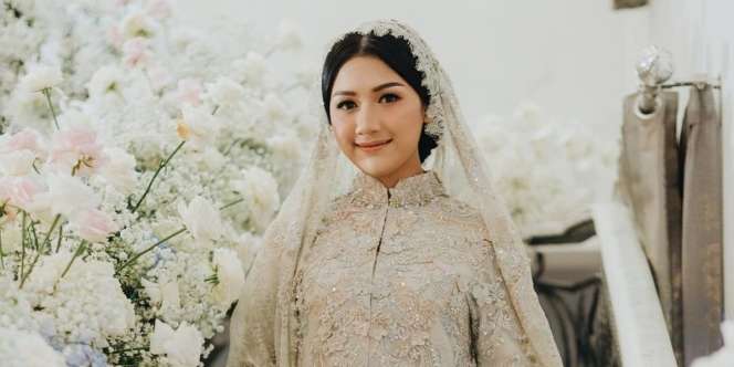 Erina Gudono Tampil Manis dengan Kerudung dan Makeup Sederhana Saat Pengajian
