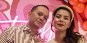 Jarang Tersorot, Potret Istri DJ Riri yang Cantik dan Awet Mudah di Usia 40 Tahun