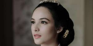 Chelsea Islan Tampak Anggun dengan Riasan Soft Glam di Acara Siraman