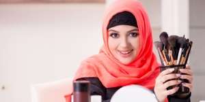 Spons, Kuas, dan Puff Bisa Memberikan Hasil Riasan Berbeda, Ketahui Cara Pakai 3 Aplikator Makeup Ini