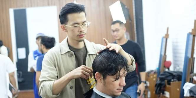 Eks Pegawai Bank Pilih Resign Jadi Tukang Cukur: Modal Otodidak Kini Punya 3 Cabang dan Pelanggan Artis