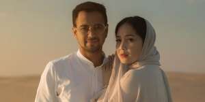Raffi Ahmad Naik Angkot dan Bagi-Bagi Uang ke Pengguna Motor