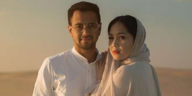 Raffi Ahmad Naik Angkot dan Bagi-Bagi Uang ke Pengguna Motor