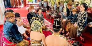 Bikin Nyengir, 5 Gaya Santuy Cucu Jokowi 'Ketua Nahyan dari Medan'