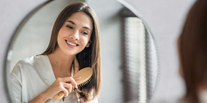 Bersihkan Sisir dengan 2 Produk Sederhana untuk Menjaga Kesehatan Rambut