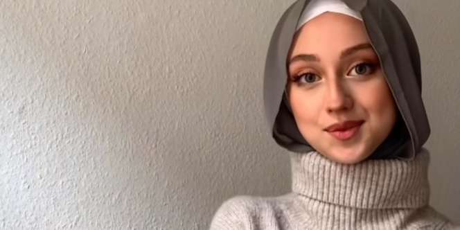 Cara Styling Pashmina dan Atasan Turtleneck