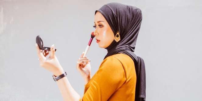 Pertegas Bentuk Hidung Agar Lebih Ramping dengan Bedak Padat
