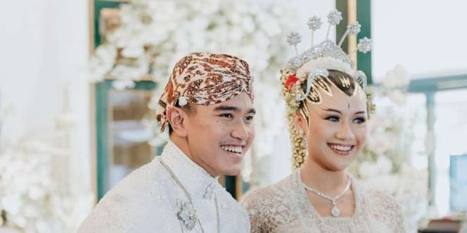 Beda dengan Kaesang, Begini Reaksi Erina Gudono Melihat Teman Iriana Jokowi Kuasai Pelaminan saat Foto Bareng