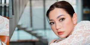 Tampil dengan Riasan Elegan dan Manis, Hesti Purwadinata Dikira Nikita Willy