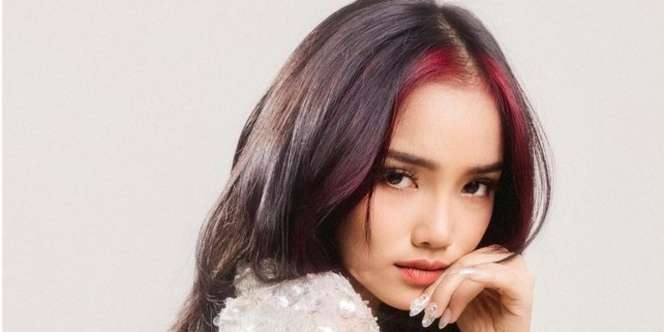 Fuji Pamer 9 Foto Tertidur di Kelas Saat SMA, Thariq Halilintar Nimbrung Kasih Komentar