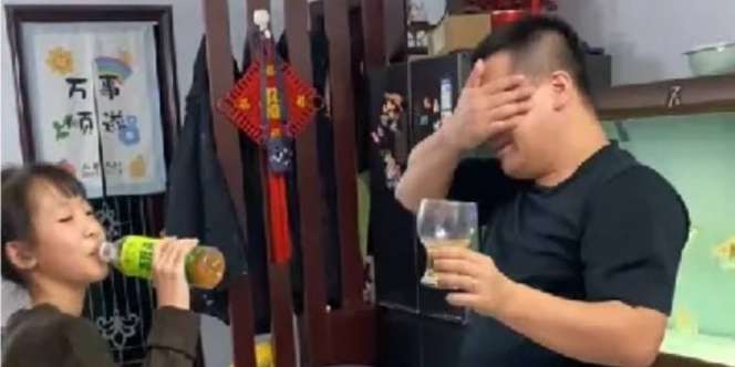 Akhirnya Dipanggil 'Ayah' Oleh Putri Tirinya, Pria Ini Sesenggukan