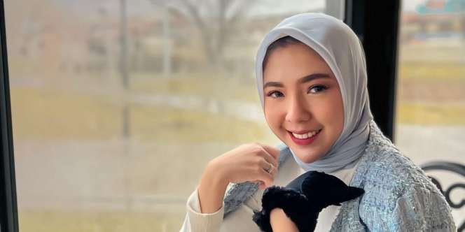 Gaya HOTD Selebgram Tika Rosmala di Destinasi Hits yang Mudah Disontek