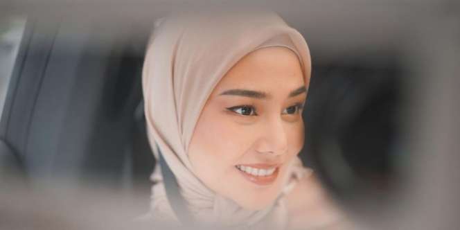 Bibir Kering Saat Memakai Lipstik? Begini Cara Mengatasinya