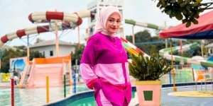 Outfit Shocking Pink ala Nathalie Holscher Bikin Fresh Penampilan