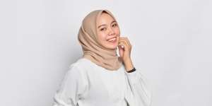 Cegah Masalah Rambut yang Sering Dialami Hijaber dengan Menerapkan Kebiasaan Ini