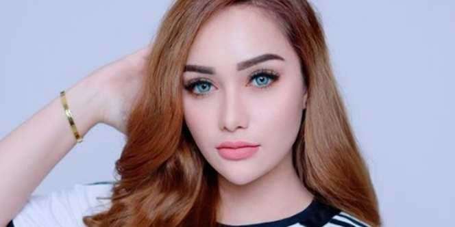 Potret Christina Laws Istri Perwira Polisi Pakai Jersey Bola, Ternyata Fans Berat Ronaldo!