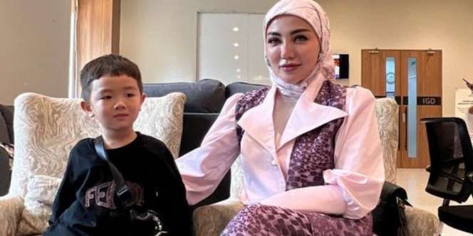 Begini Jadinya Wajah Mulus Bella Shofie Penuh Tempelan Mainan Putranya