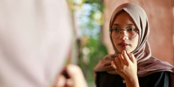 Teknik Ombre Lips yang Bisa Bikin Bibir Tampak Lebih Kenyal dan Lembap