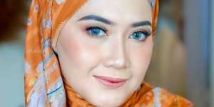 Segar Maksimal, Makeup Sunset di Wajah Lulu Elhasbu