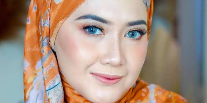Segar Maksimal, Makeup Sunset di Wajah Lulu Elhasbu
