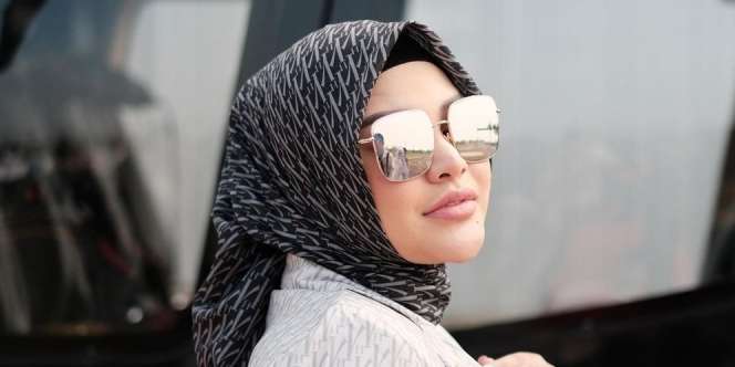 Model Unik Sneakers Ber-Heels Aurel Hermansyah Seharga Rp19 Juta