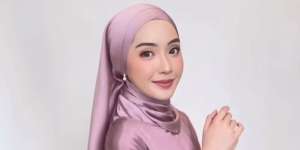 Trik Mudah Styling Pashmina Jadi Turban 'Syar'i' Menutup Leher