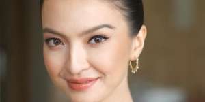 Raline Shah Dirias Cantik dengan Makeup Serba Peach Sampai Warganet Puji Nggak Punya Pori-Pori