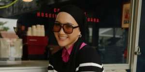 Inspirasi Busana Kasual ala Erica Putri, Santai tapi Stylish 