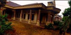 Potret Rumah-rumah Mewah Terbengkalai di Kampung Terpencil, Lokasinya Ada di Tengah Hutan!