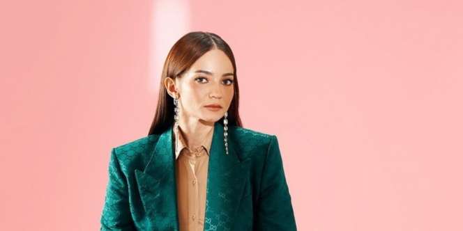 Pamer Selfie Konyol dengan Wajah Polos, Tubuh Enzy Storia Bikin Salfok