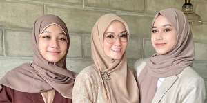 Kekompakan Lyra Virna dan Putrinya, Tampak Seperti Bestie