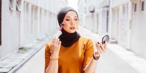 Tren Makeup Selapis Bisa Bikin Riasan Natural dan Tidak Cakey
