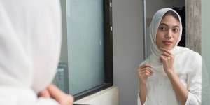Penyebab Jerawat Sering Muncul di Rahang Bawah dan Cara Mengatasinya