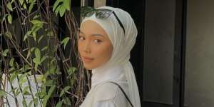 Styling Hijab Pashmina Rapi Cuma Pakai Satu Jarum Pentul