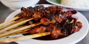 Ragam Sate yang Bisa Kamu Nikmati di Indonesia, Tak Cuma Ayam dan Kambing!