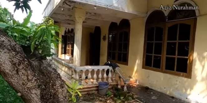 Potret Rumah Mewah Terbengkalai 10 Tahun, Ada Mitos Tangga Pembawa Kematian!