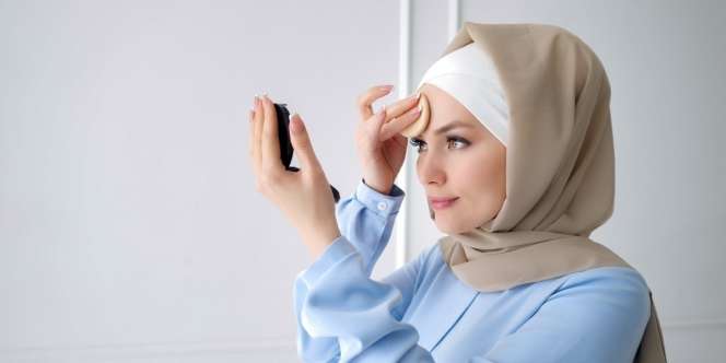 Jangan Sembarang Ditabur, Begini Cara Tepat Memakai Setting Powder