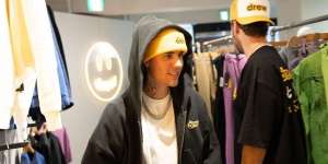 Justin Bieber Berang, H&M Tarik Merchandise