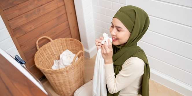 Hilangkan Noda Luntur di Pakaian Bermotif dengan 3 Bahan Sederhana