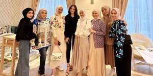 Bareng Geng Arisan Aurel CS, Penampilan Margin Wieeheerm Berhijab Bikin Salfok