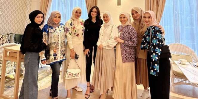 Bareng Geng Arisan Aurel CS, Penampilan Margin Wieeheerm Berhijab Bikin Salfok