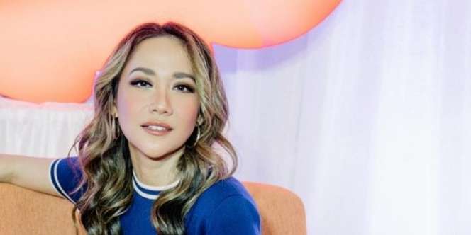 BCL Ganti Kostum di Atas Panggung, 'Nyaris Melorot'