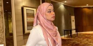 Tutorial Lilit Kerudung Segiempat yang Rapi