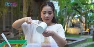 Potret Nagita Slavina dan Rayyanza Jualan Es, yang Antri Banyak Banget, Seketika Ludes!