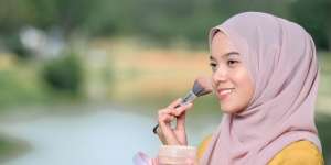 Sesuaikan Foundation dengan Jenis Kulit Agar Riasan Tahan Lama