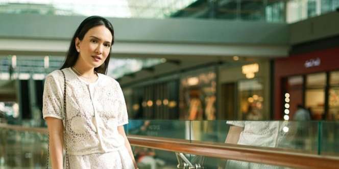 Selfie Saat Bangun Tidur, Wajah Polos Shandy Aulia Bikin Emak-emak Iri