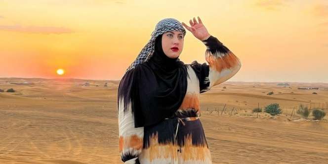 Pemotretan di Dubai Usai Umroh, Tasyi Athasyia Berpose Mirip Adegan Drakor