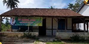 10 Potret Rumah Gus Samsudin di Kampung, Jauh dari Mewah, Reyot Berdinding Anyaman Bambu
