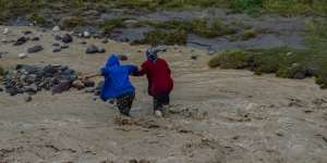 10 Arti Mimpi Berenang di Air Keruh yang Perlu Diwaspadai, Ada Kesedihan yang Datang Menghampiri