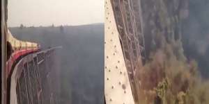 Video Kereta Lewati Jembatan 'Shiratal Mustaqim' di Bibir Jurang, Bikin Panas Dingin